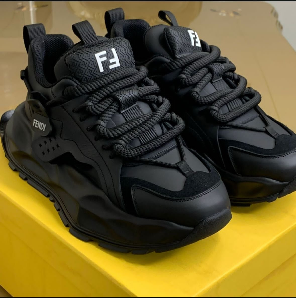 FENDI SNEAKERS (42-46)