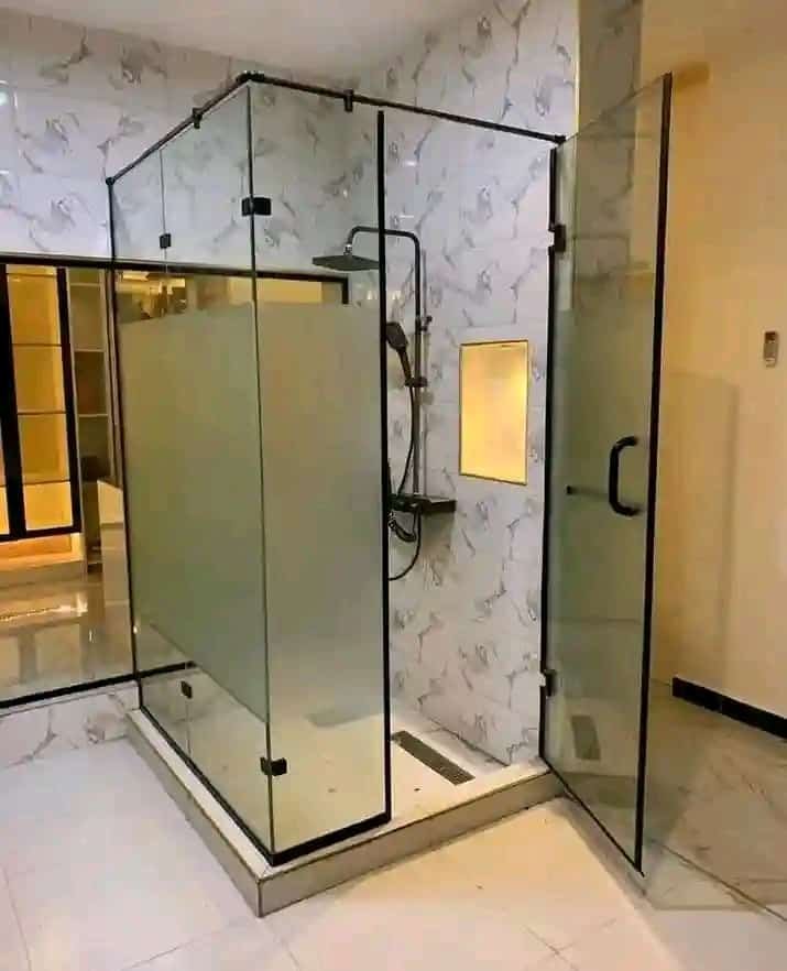 Bathroom Cubicle 