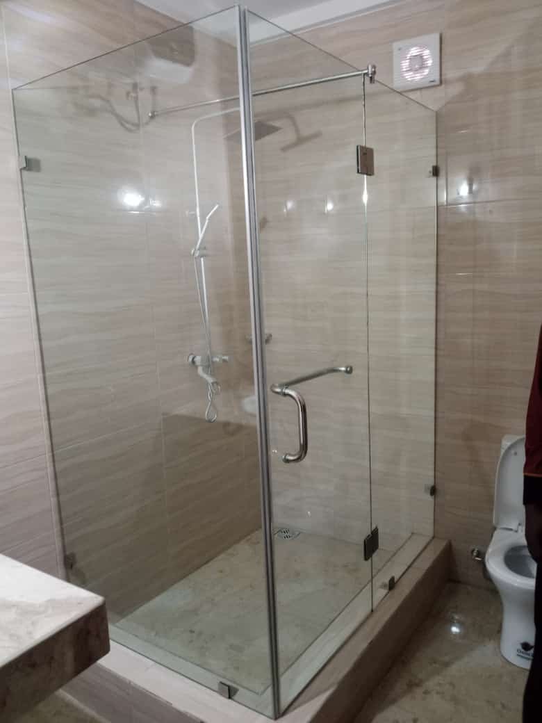 Bathroom Cubicle 