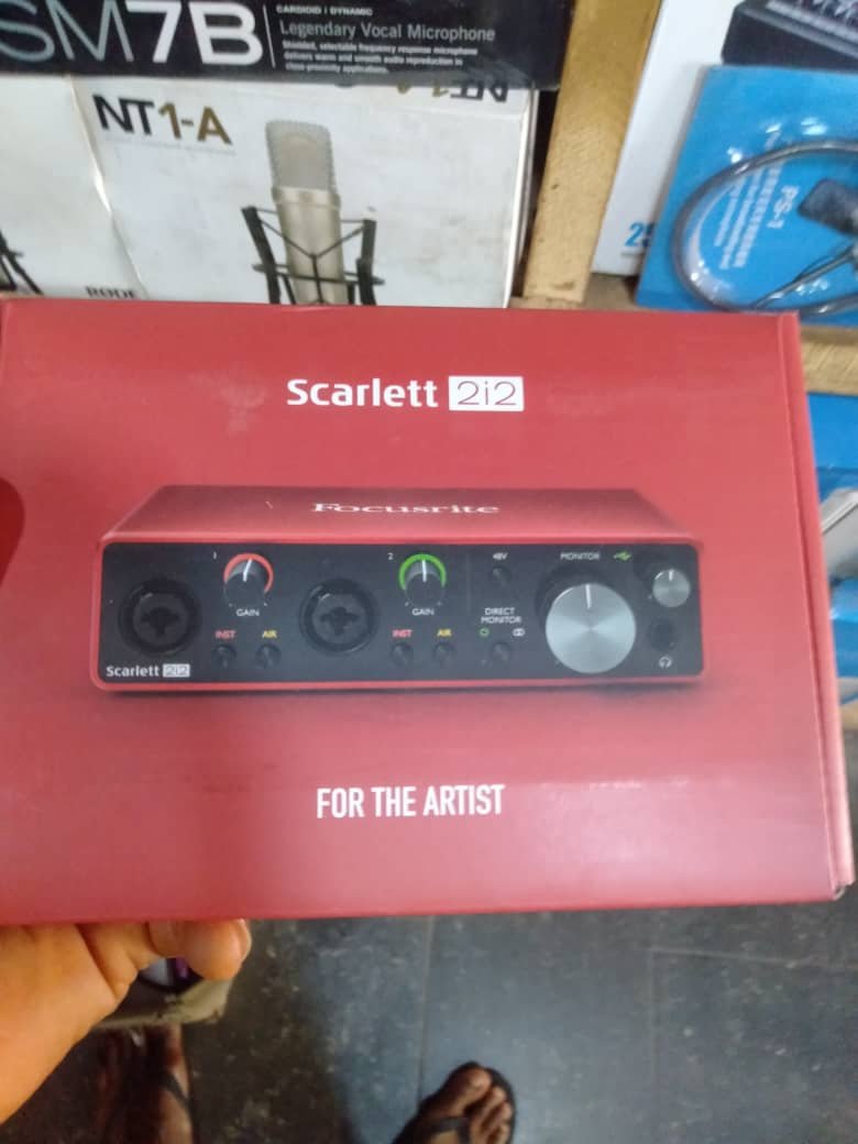 SCARLETT SOUND CARD 2i2