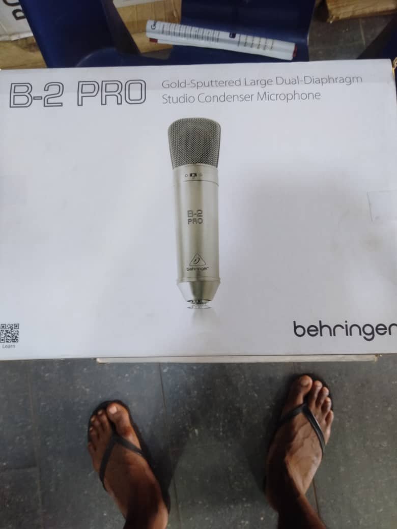 BEHRINGER CONDENSER MICROPHONE