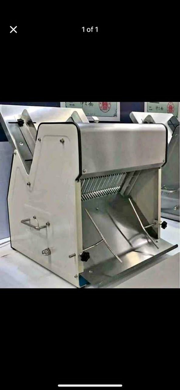 Bread slicer 