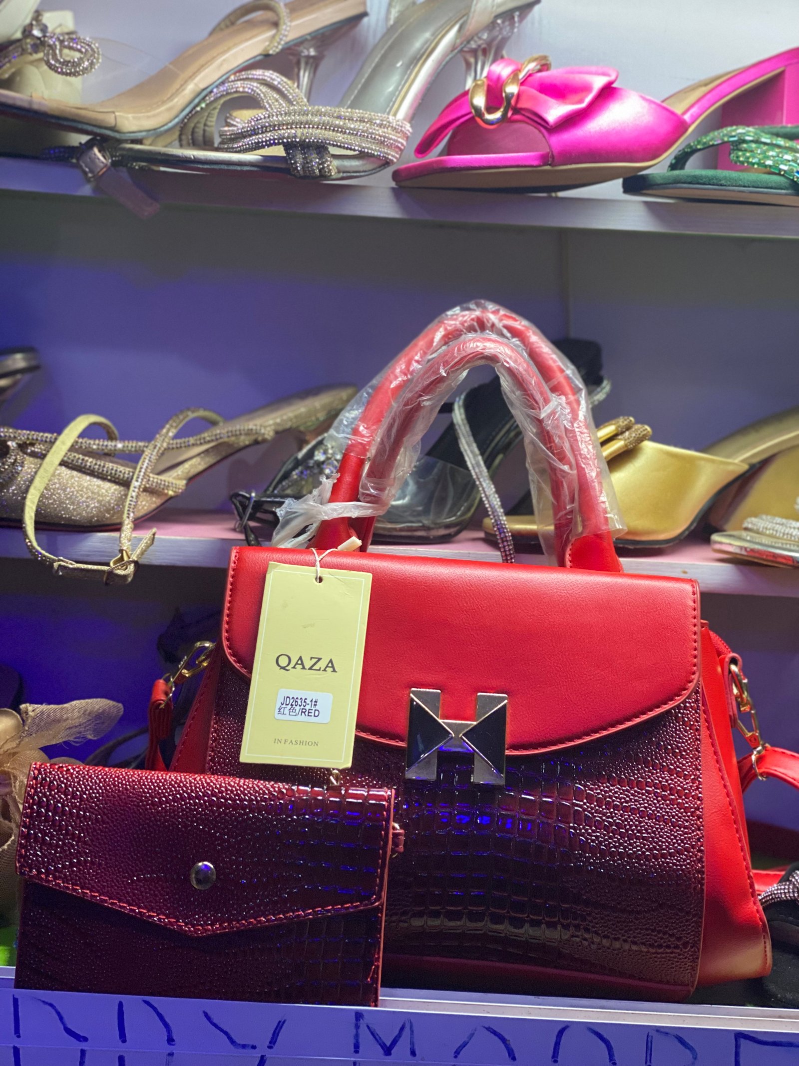 Red hand bag 