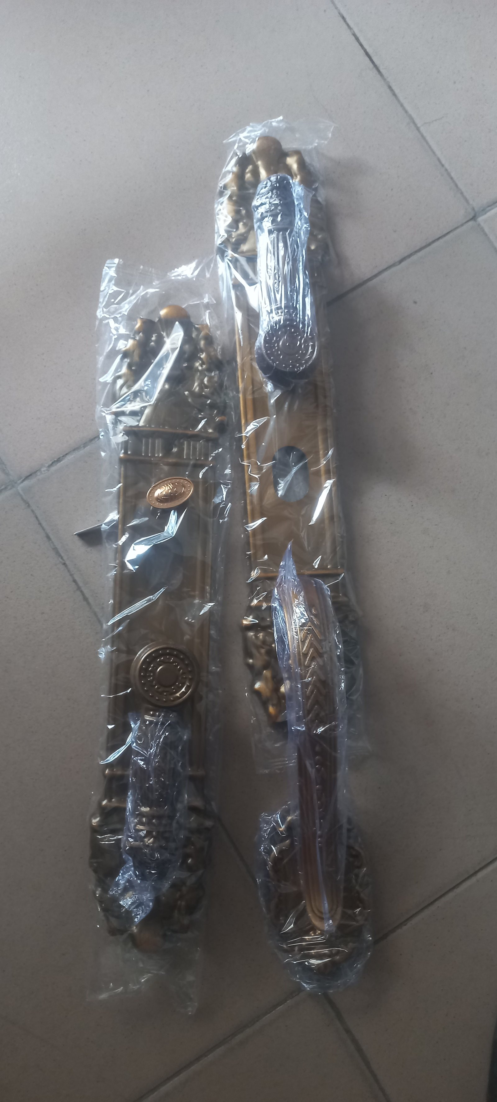 Caste door handle 