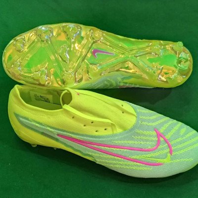 Soccer boot